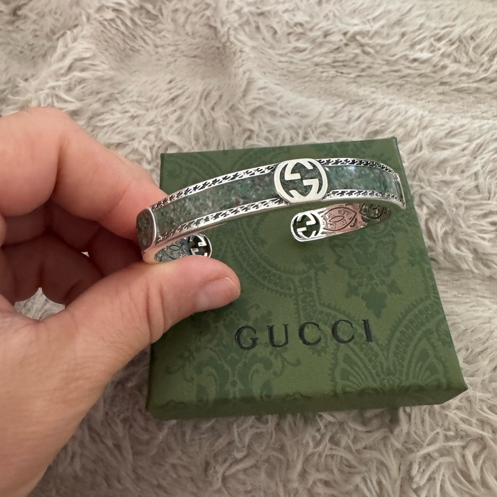 Gucci‎ Silver Cuff with Iconic Emblem Bracelet - Picture 8 of 8